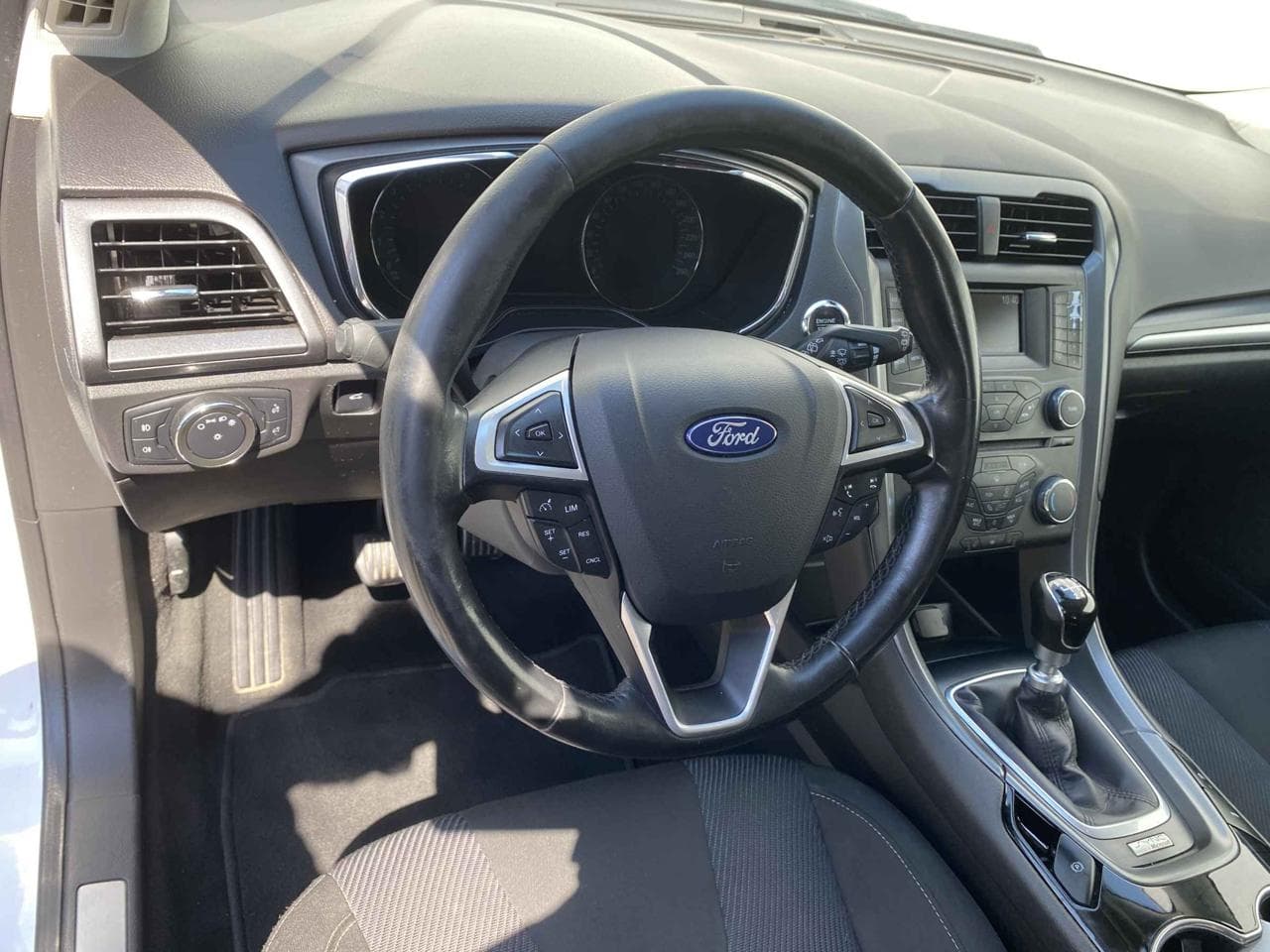 2015 Ford MONDEO - 22