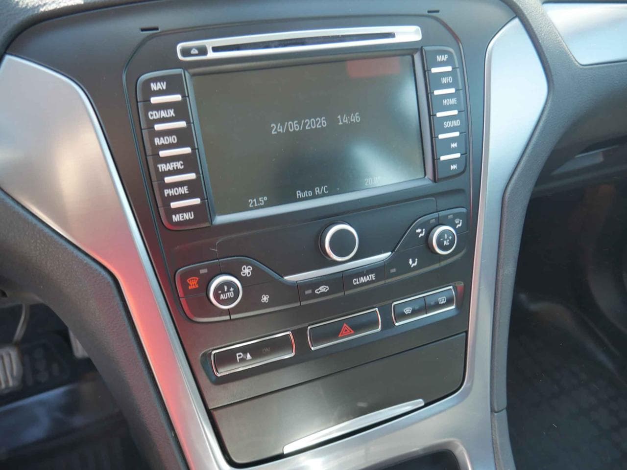2011 Ford MONDEO - 11