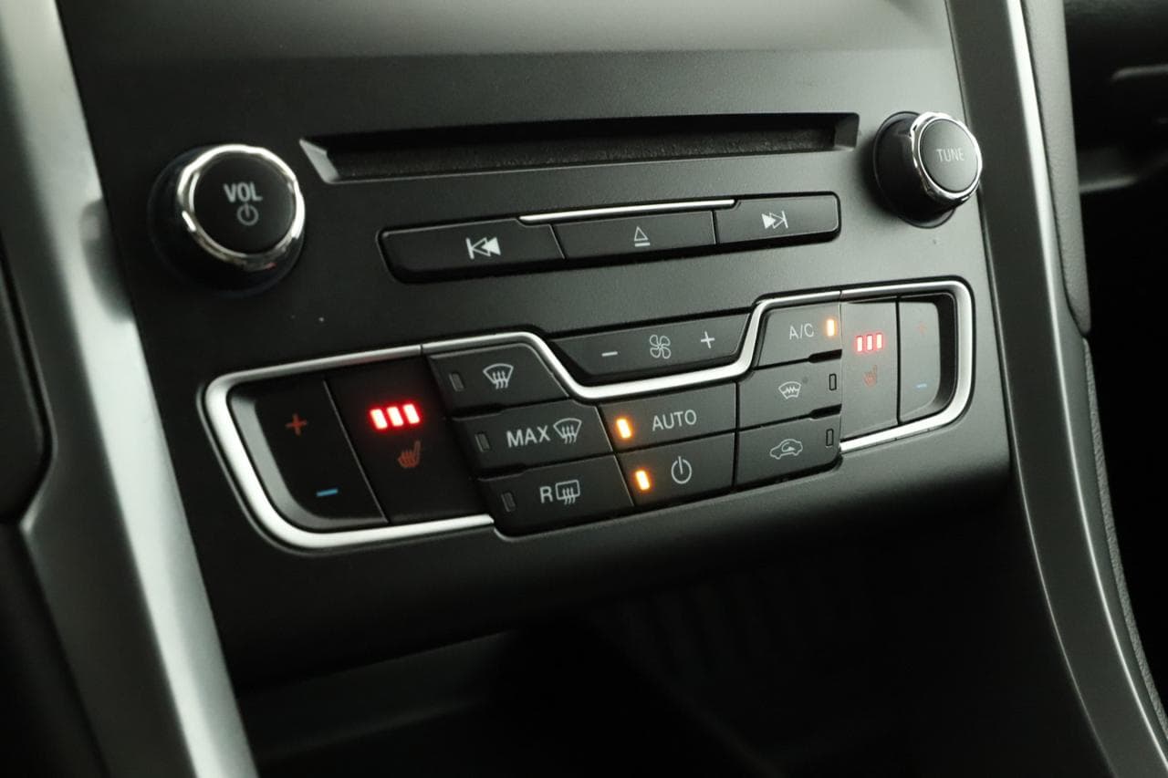 2015 Ford MONDEO - 17