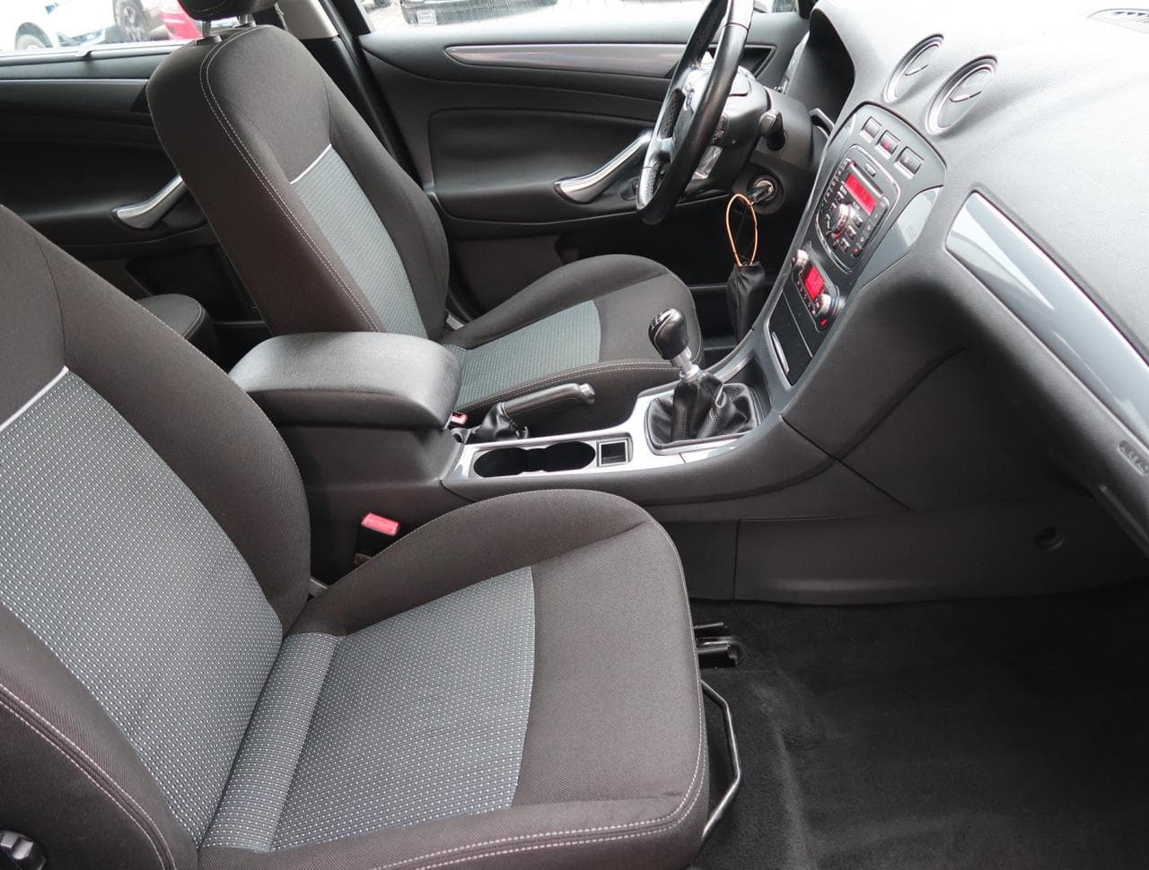 2011 Ford MONDEO - 12