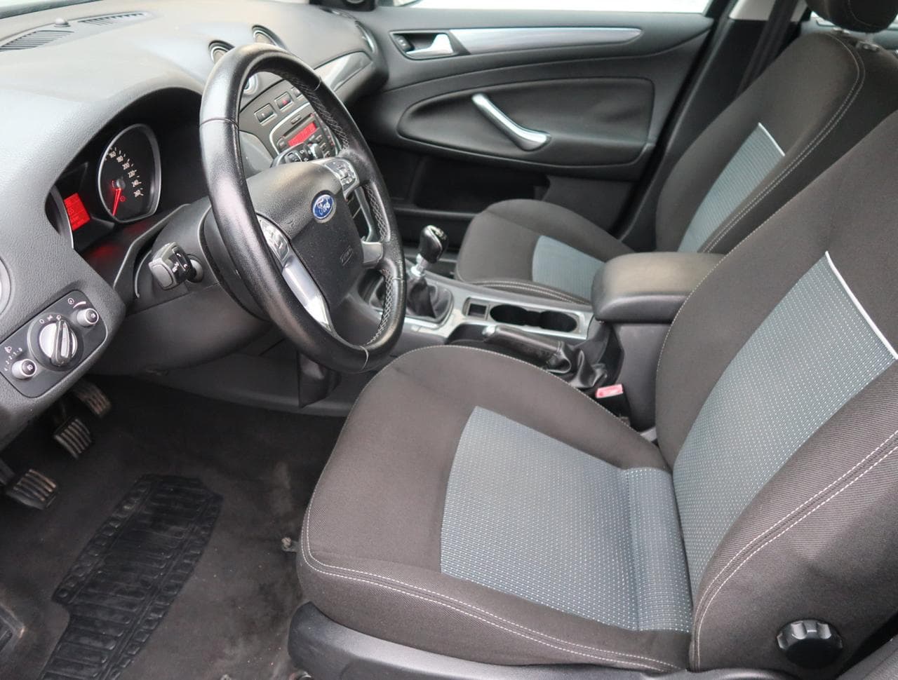 2011 Ford MONDEO - 16