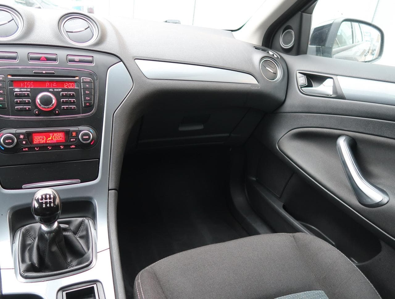 2011 Ford MONDEO - 11