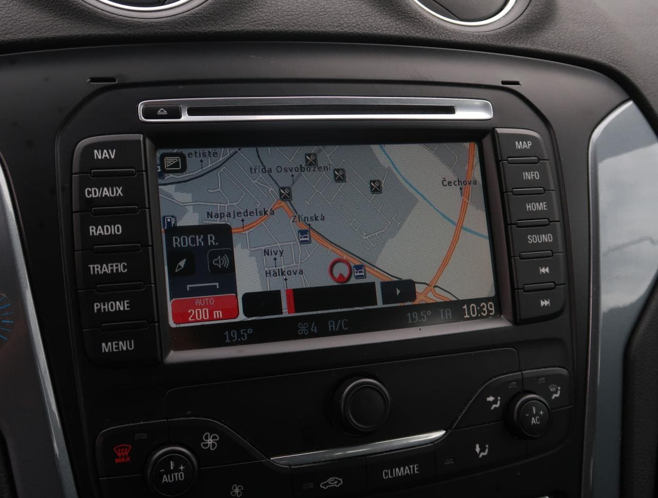 2012 Ford MONDEO - 19