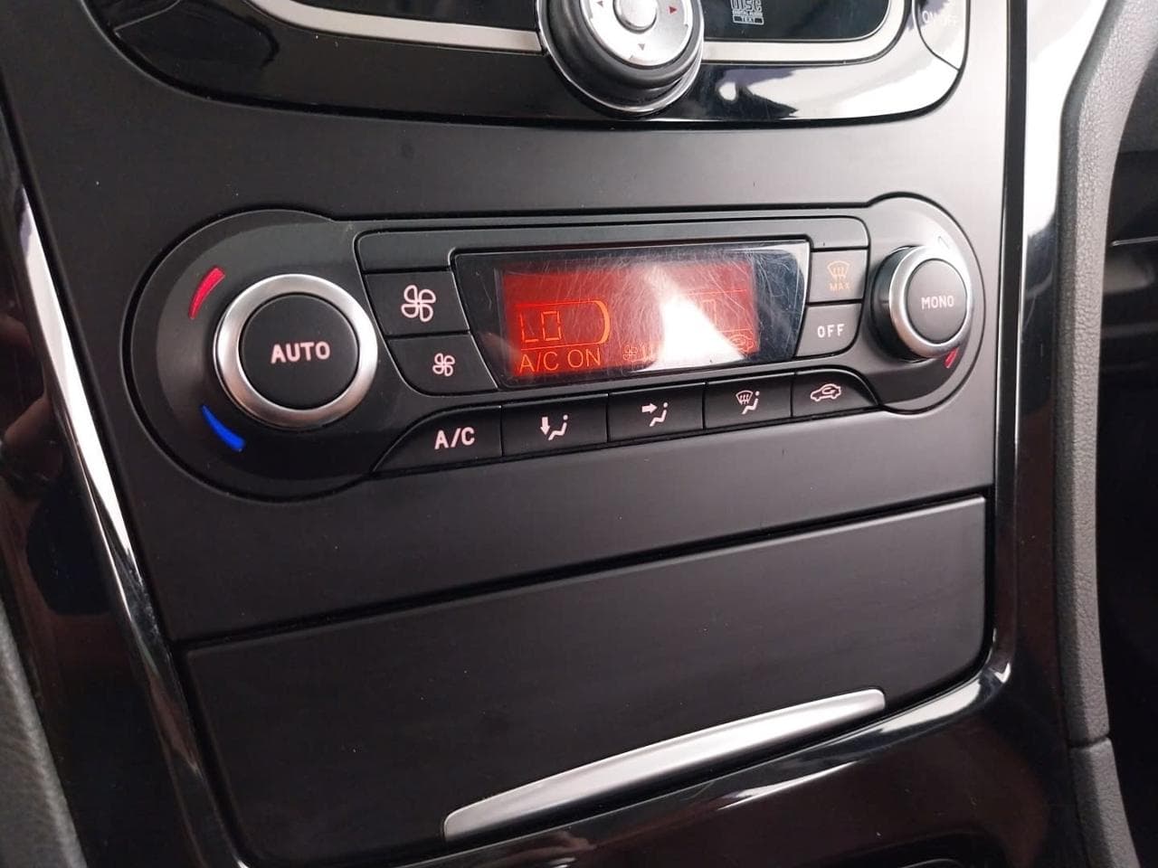 2011 Ford MONDEO - 19