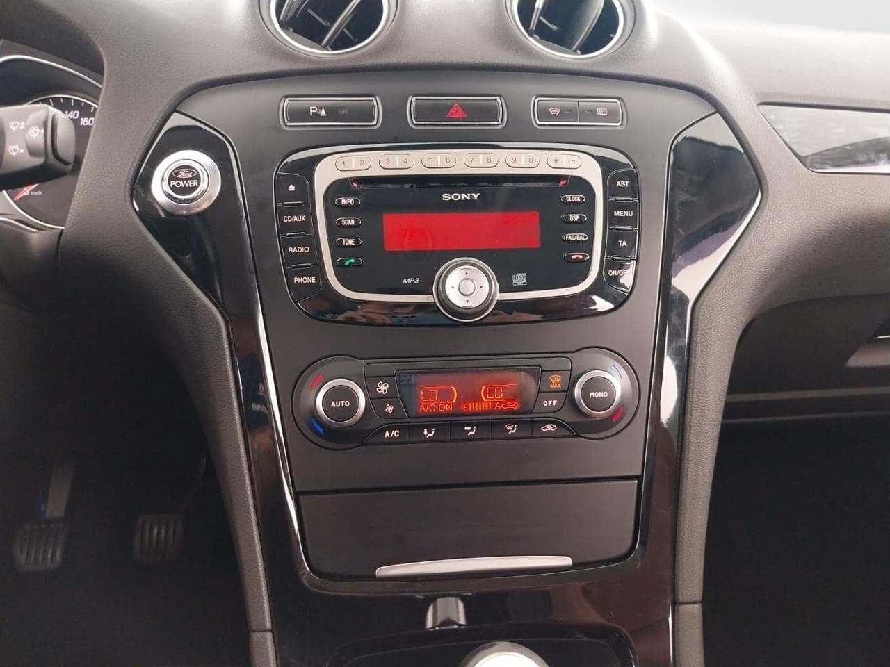 2011 Ford MONDEO - 18