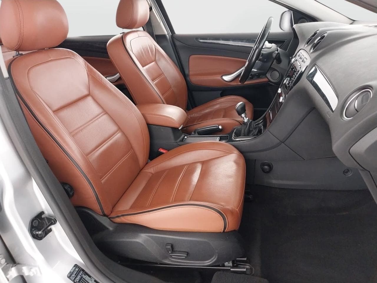 2011 Ford MONDEO - 12