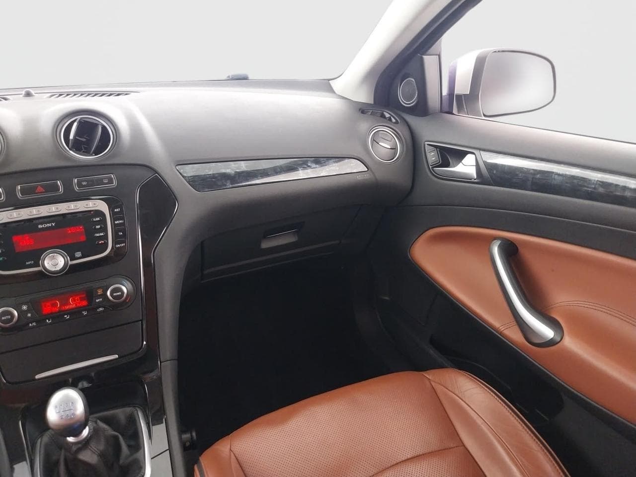 2011 Ford MONDEO - 11