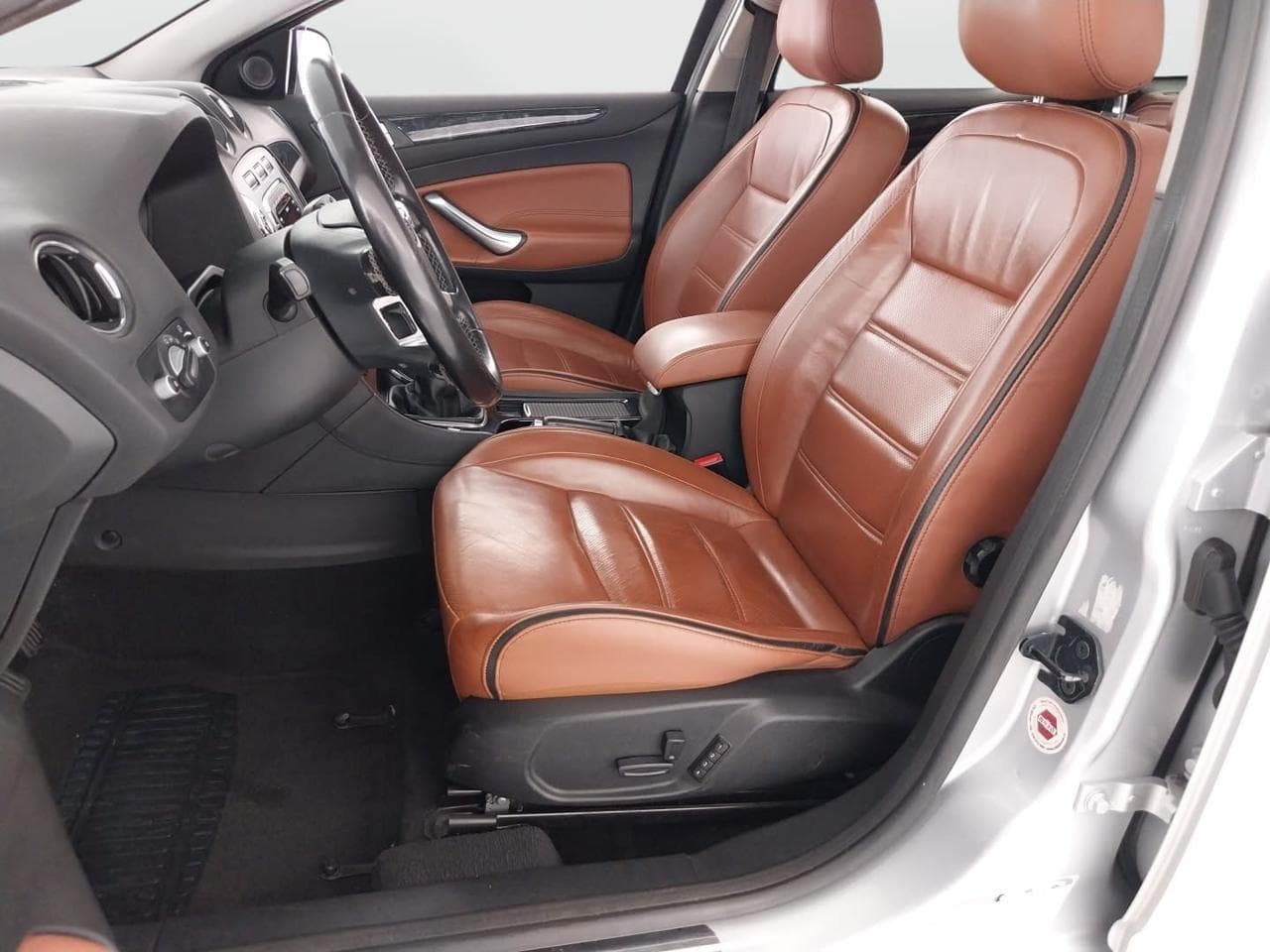 2011 Ford MONDEO - 16