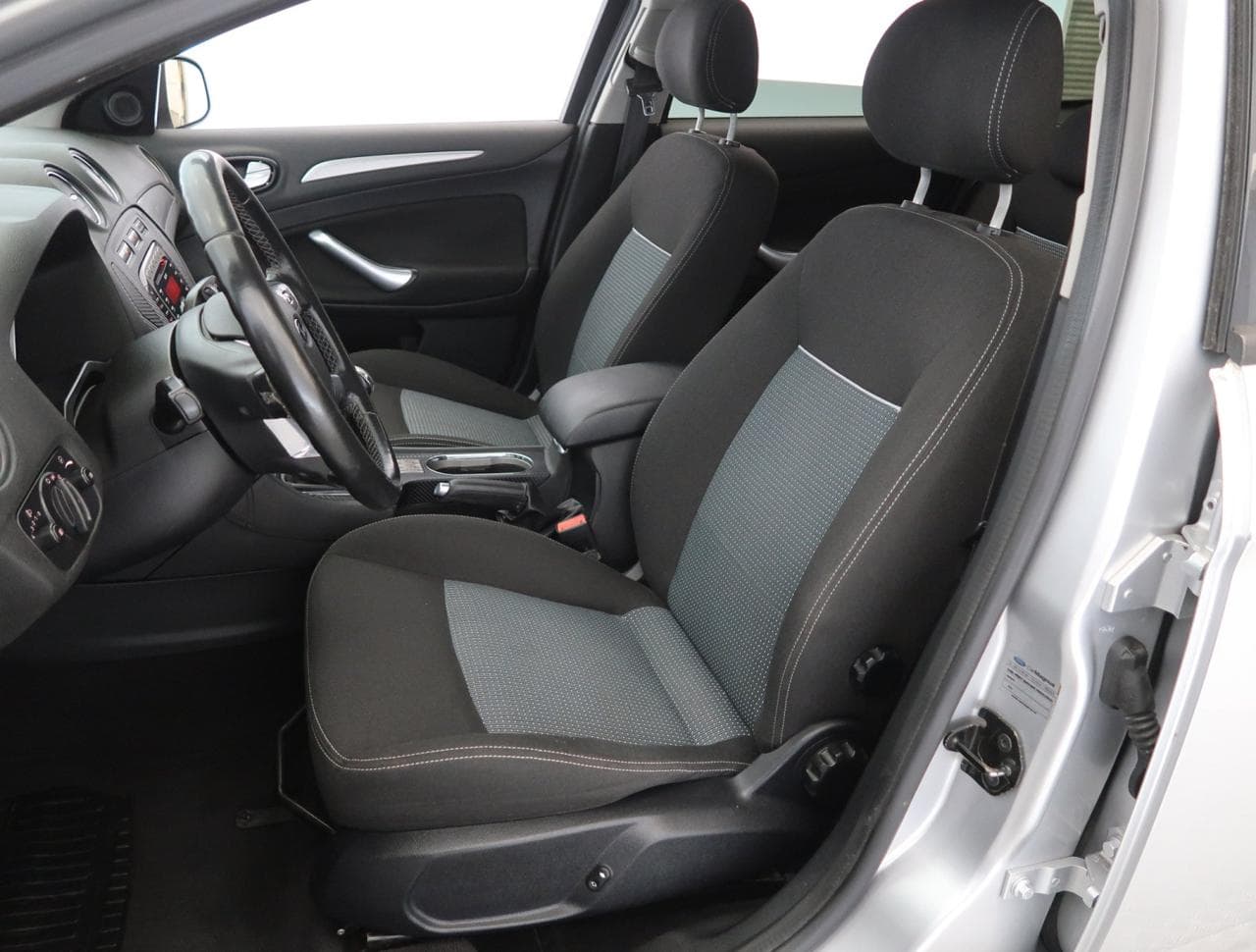 2009 Ford MONDEO - 16