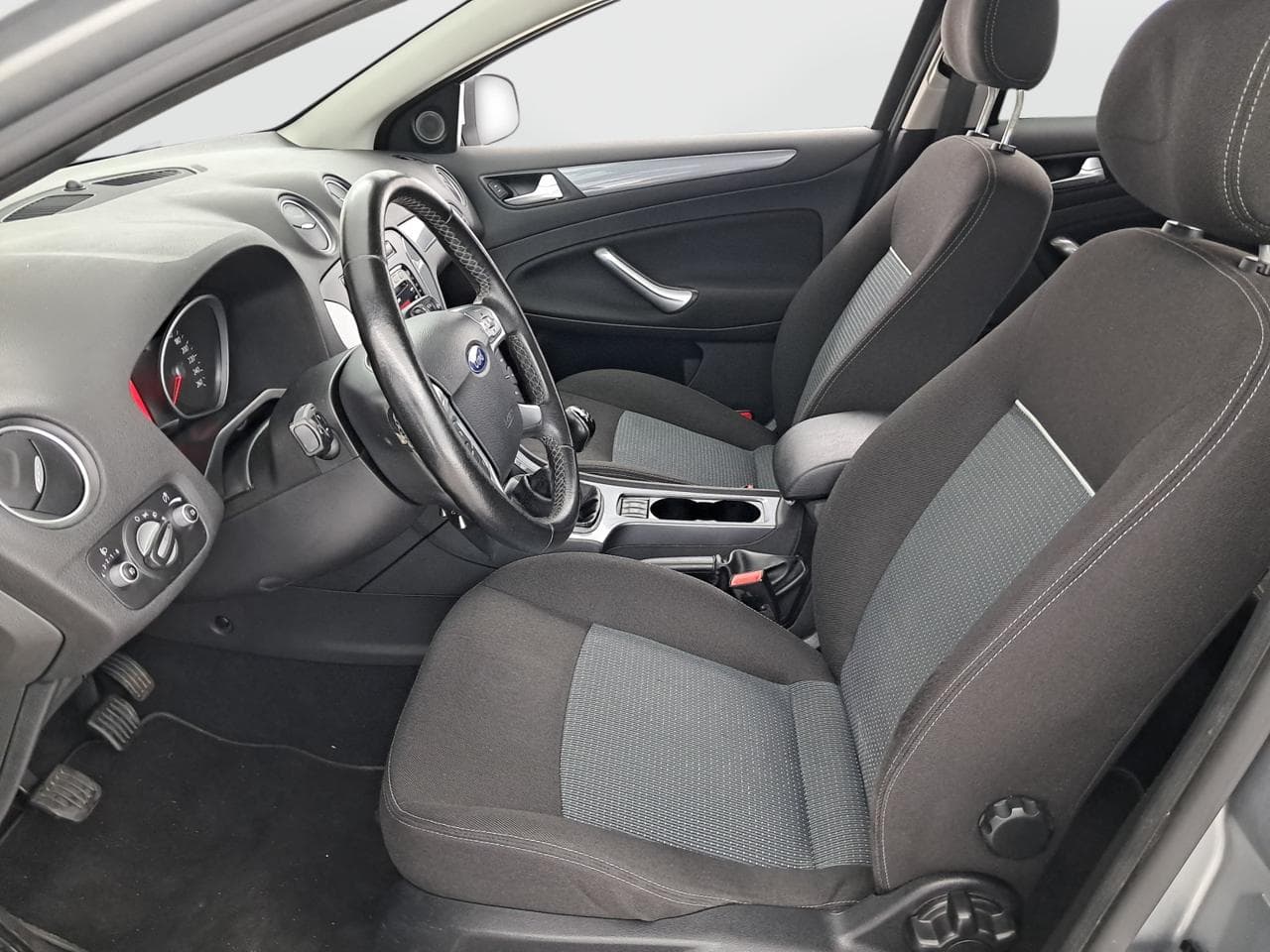 2013 Ford MONDEO - 16