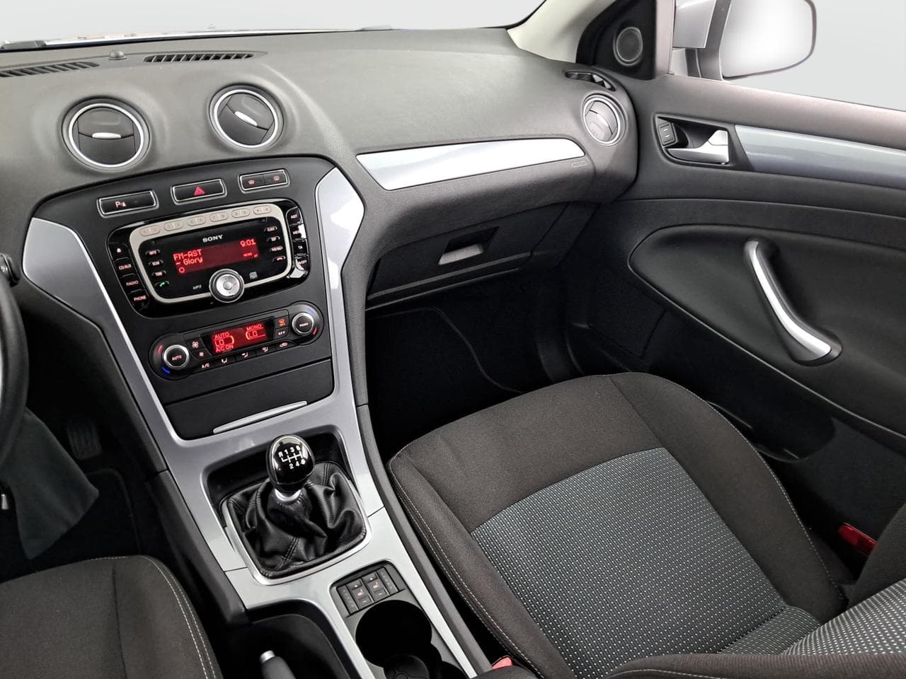2013 Ford MONDEO - 11