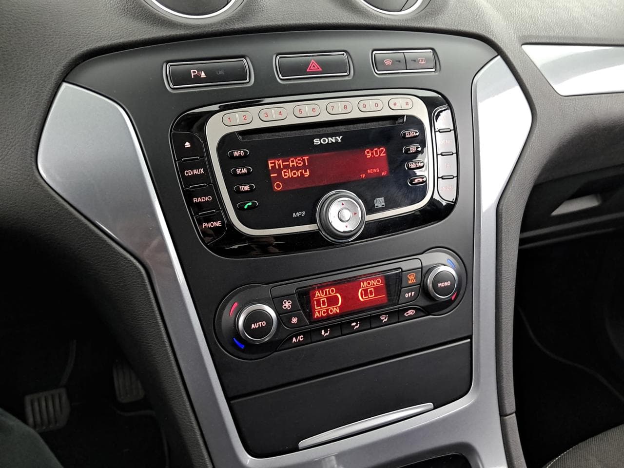 2013 Ford MONDEO - 18