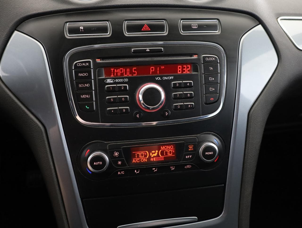 2011 Ford MONDEO - 16
