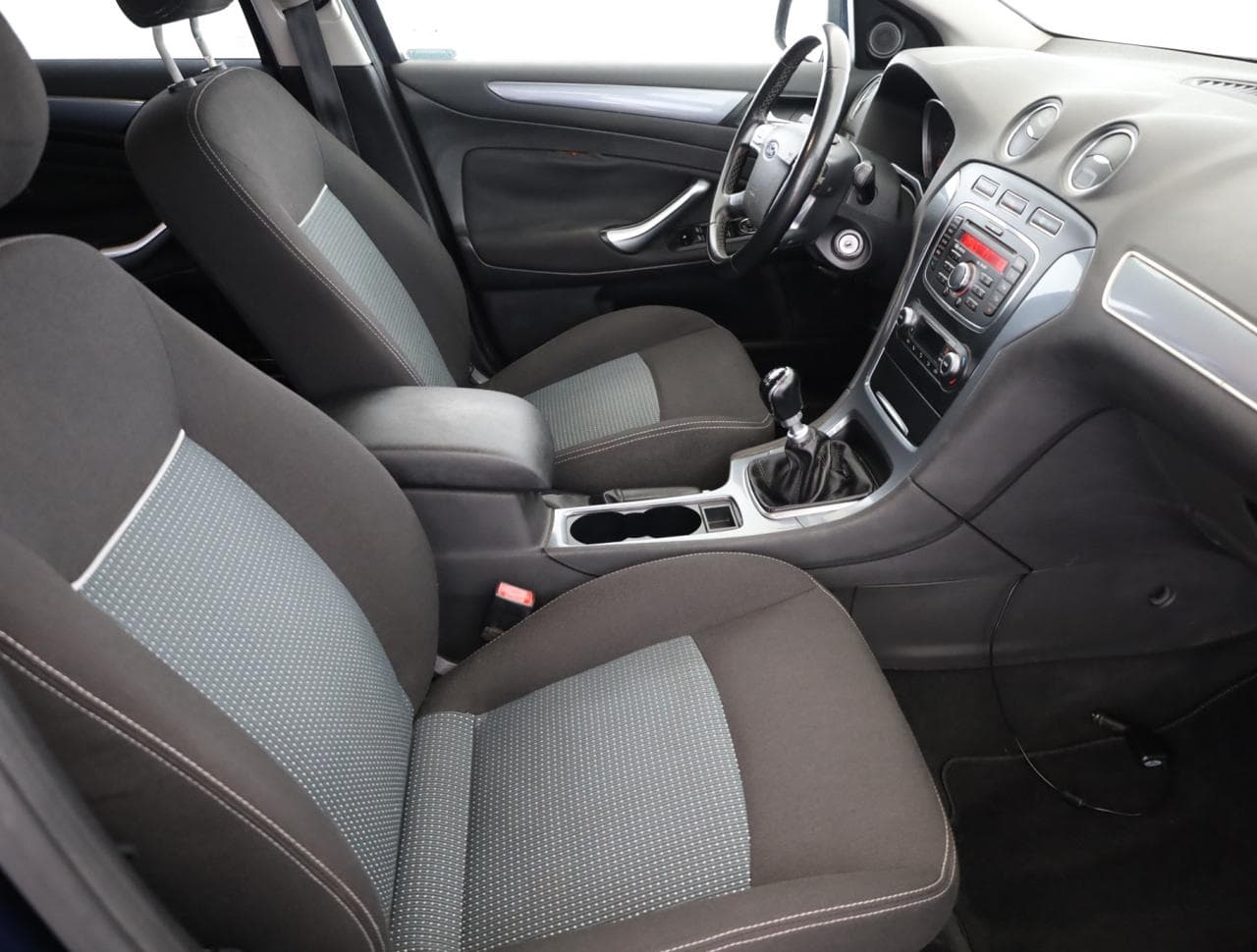 2011 Ford MONDEO - 10
