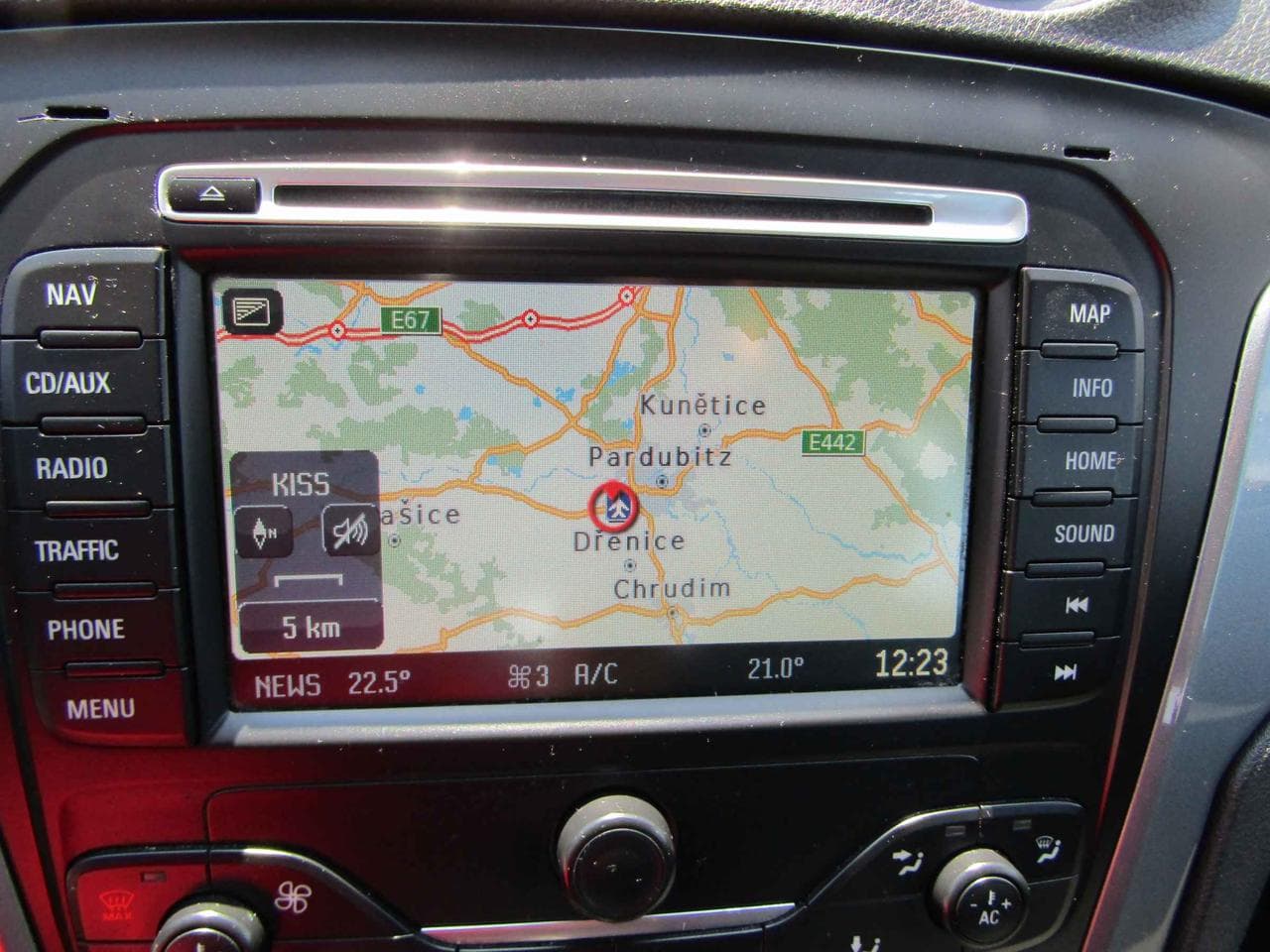 2012 Ford MONDEO - 16