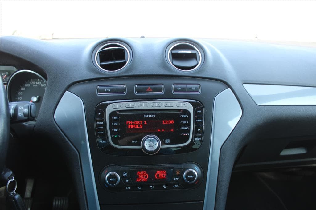 2012 Ford Mondeo - 20