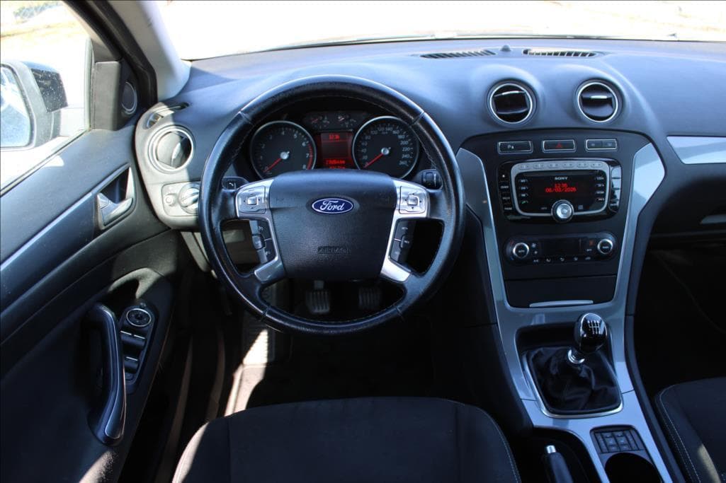 2012 Ford Mondeo - 12