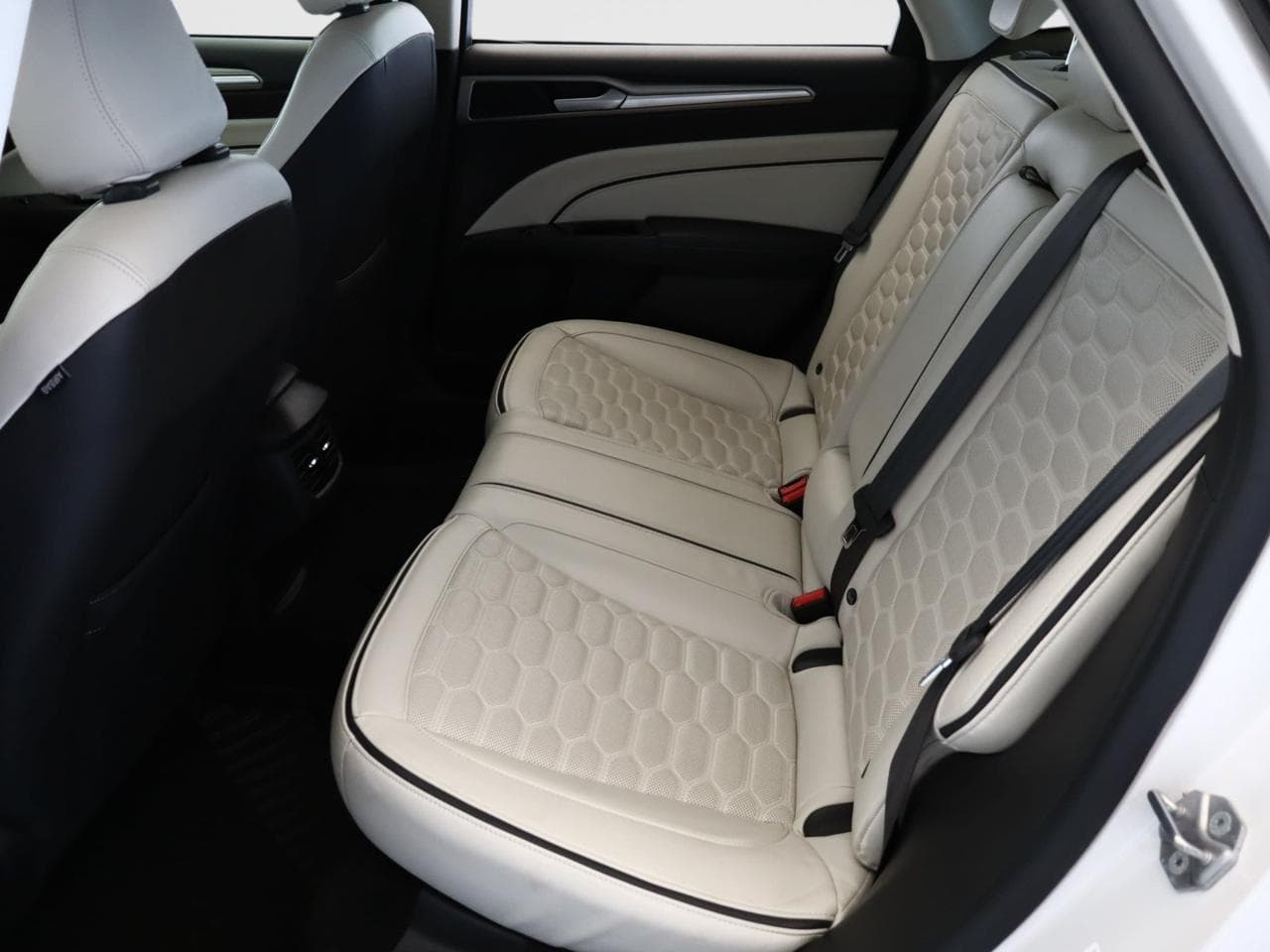 2018 Ford MONDEO - 13