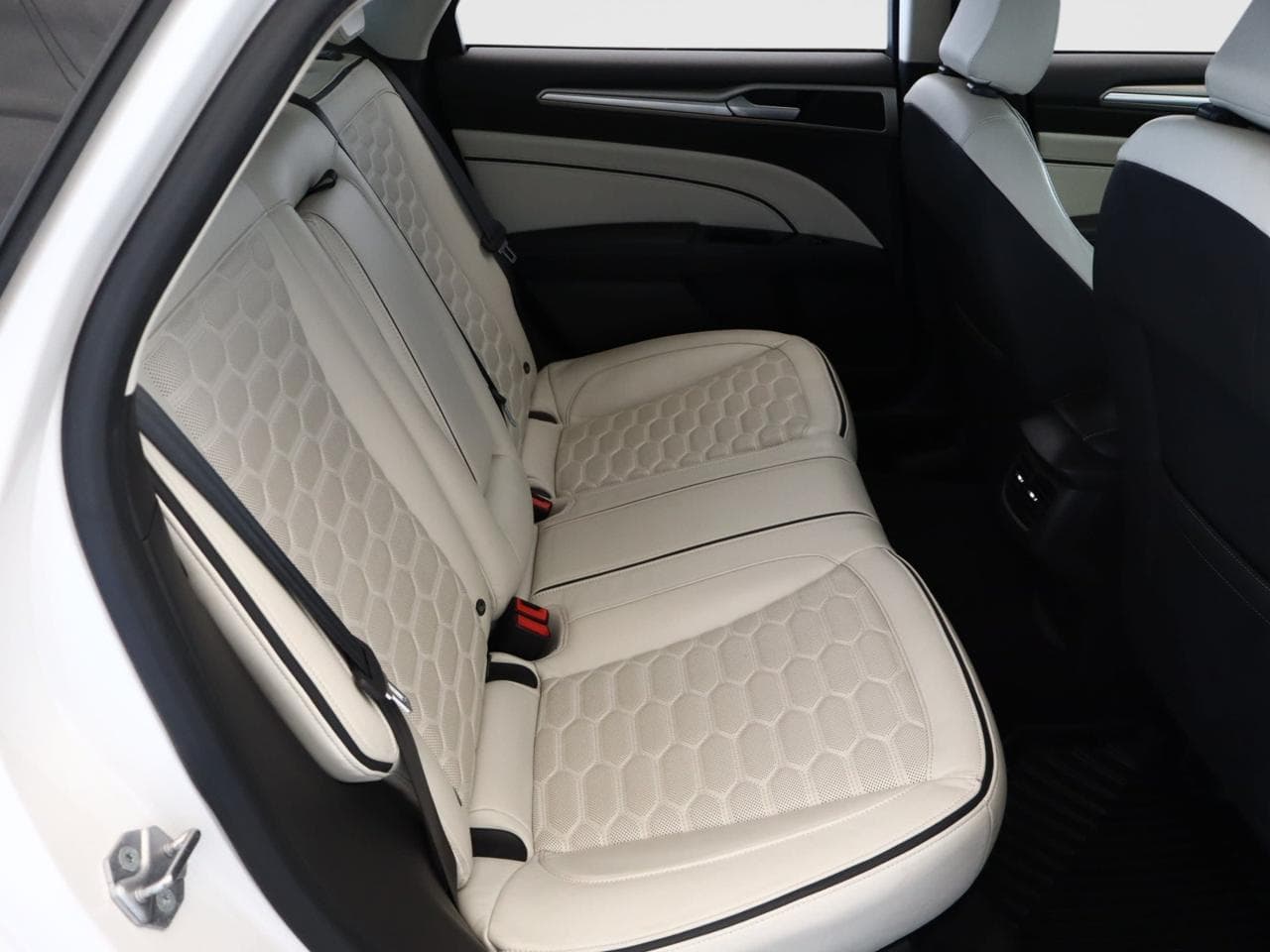 2018 Ford MONDEO - 11