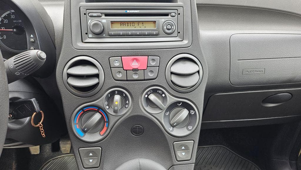 2010 Fiat PANDA - 11