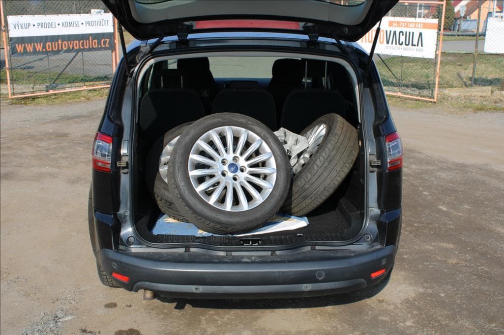 2012 Ford S-Max - 13