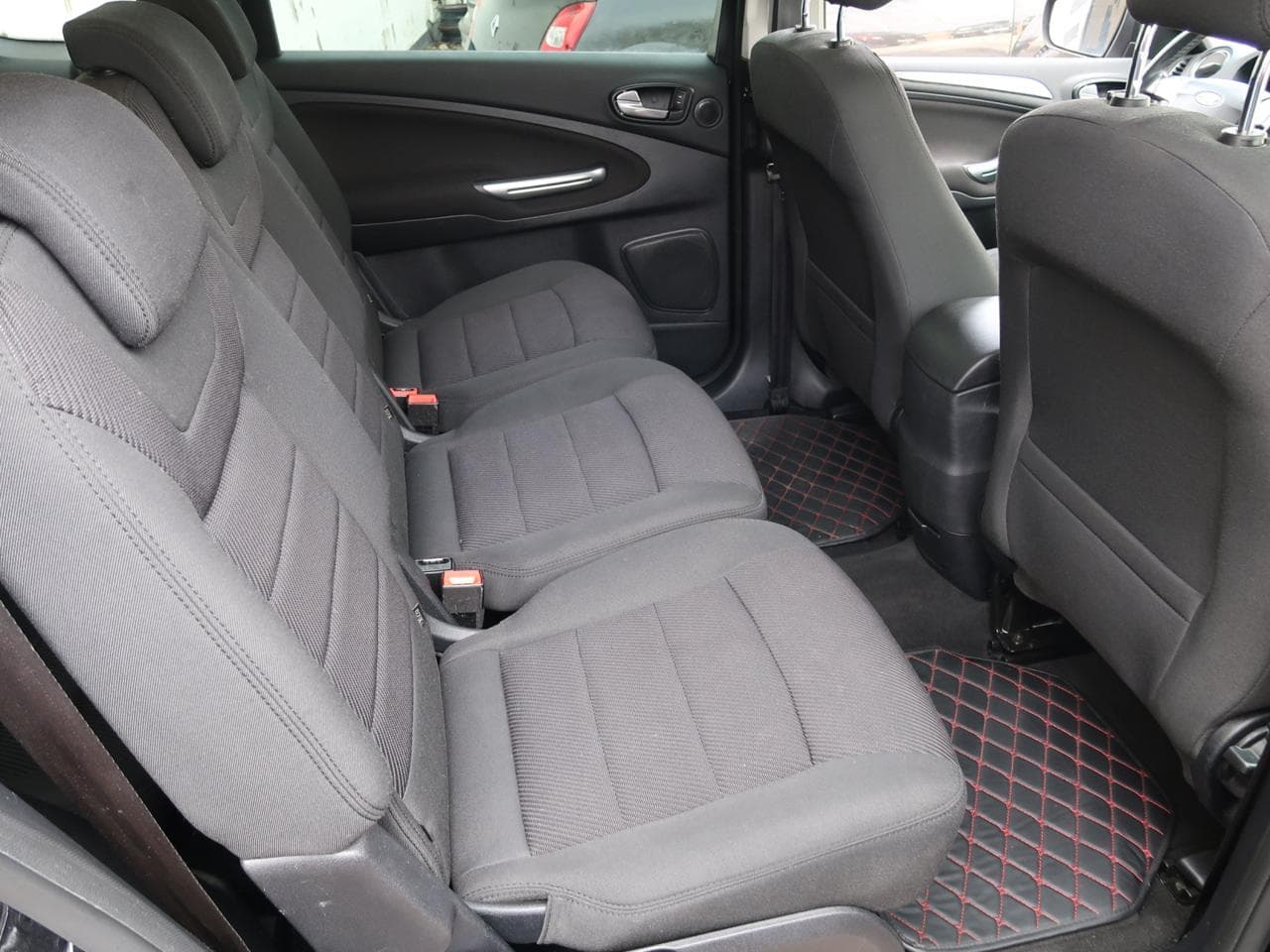 2013 Ford S-Max - 13