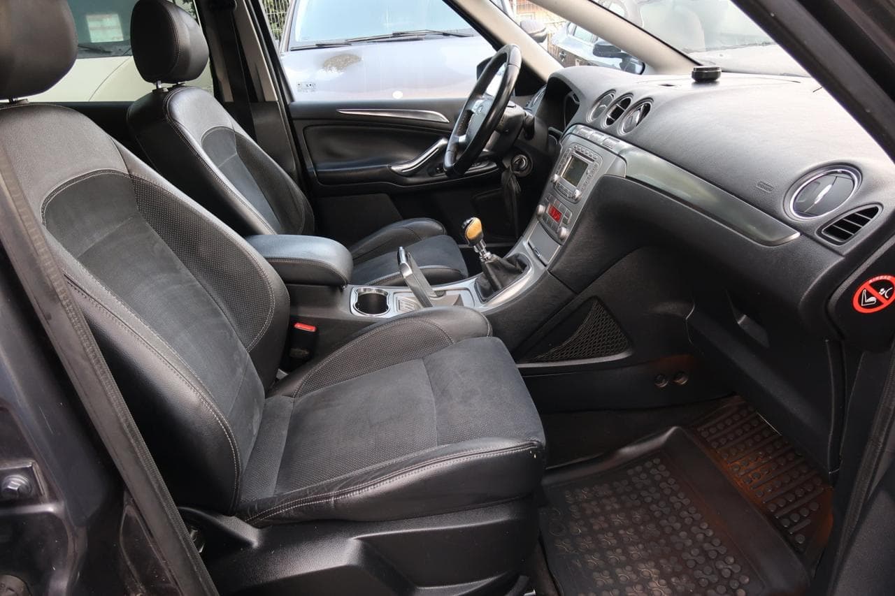 2009 Ford S-Max - 12