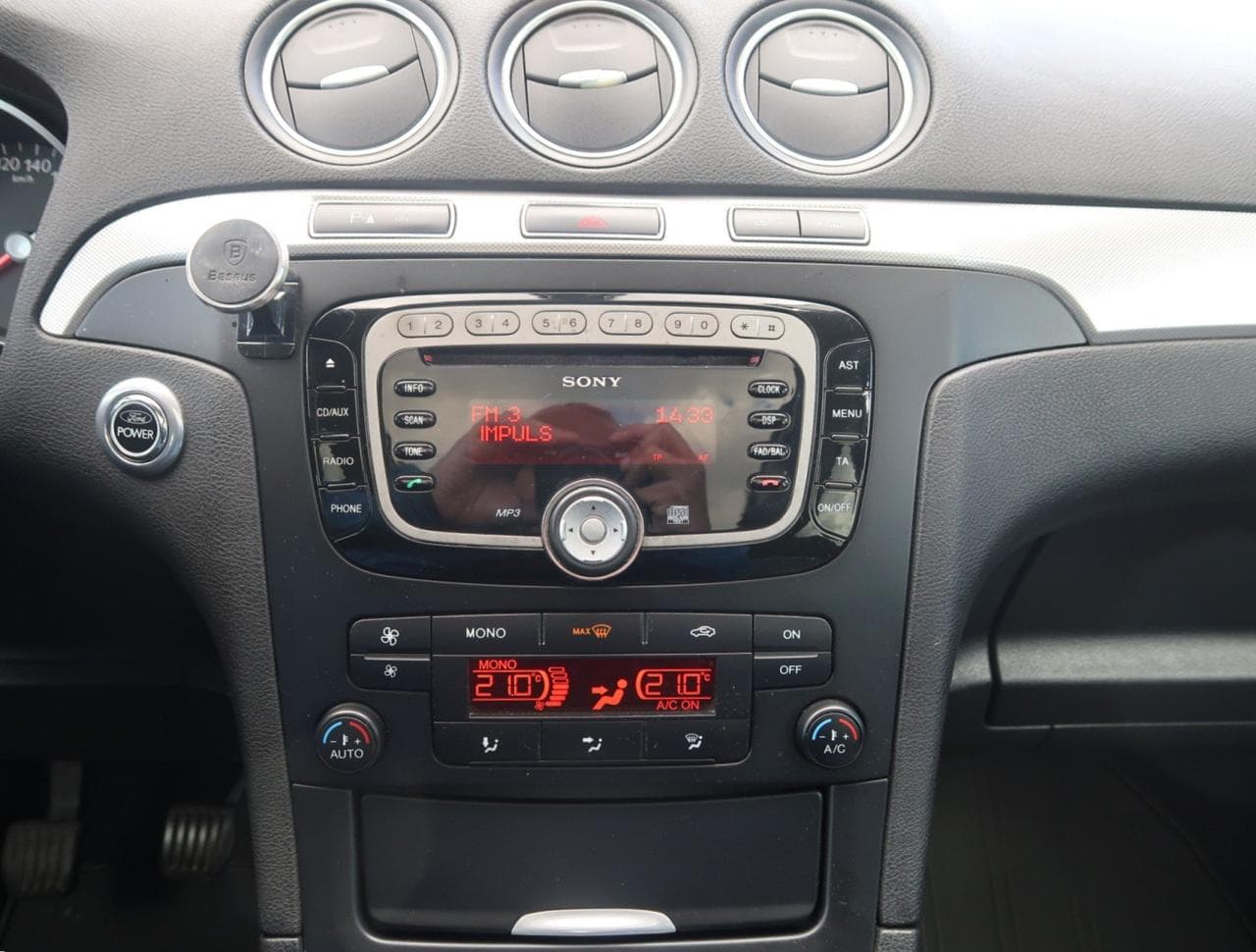 2012 Ford S-Max - 35