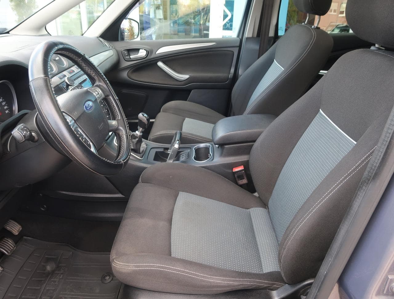 2012 Ford S-Max - 31