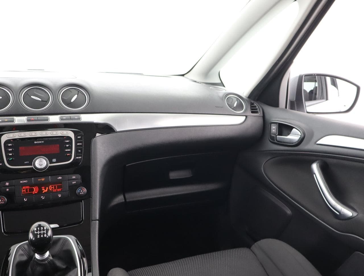 2012 Ford S-Max - 21