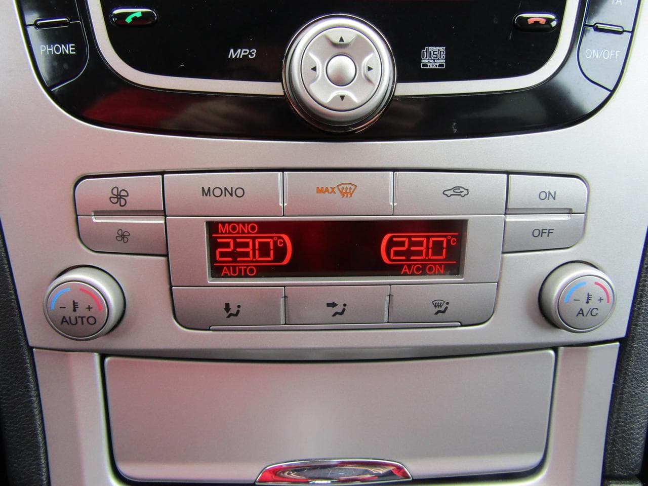 2010 Ford S-Max - 23