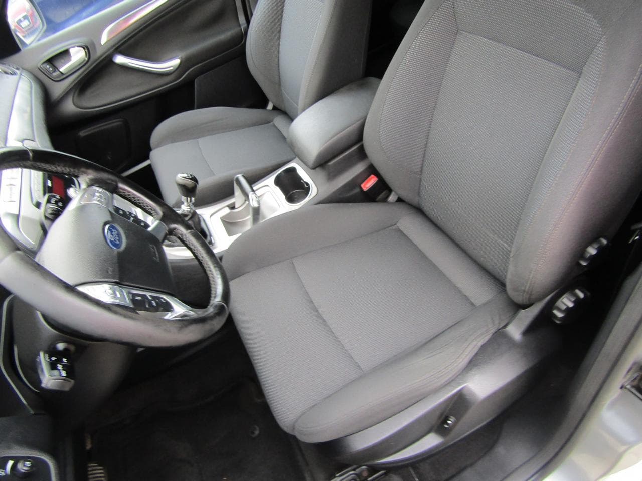 2010 Ford S-Max - 17