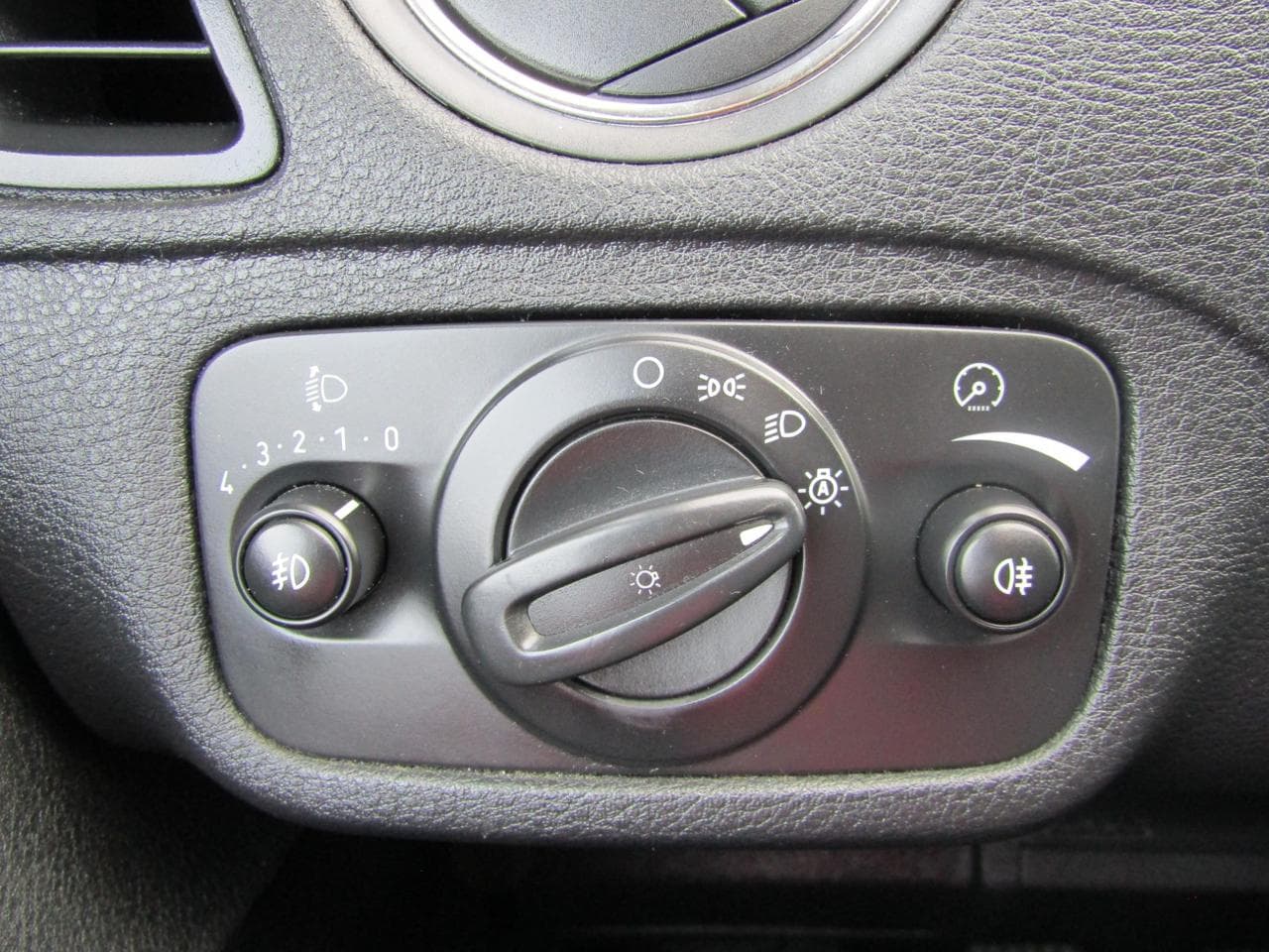 2010 Ford S-Max - 25