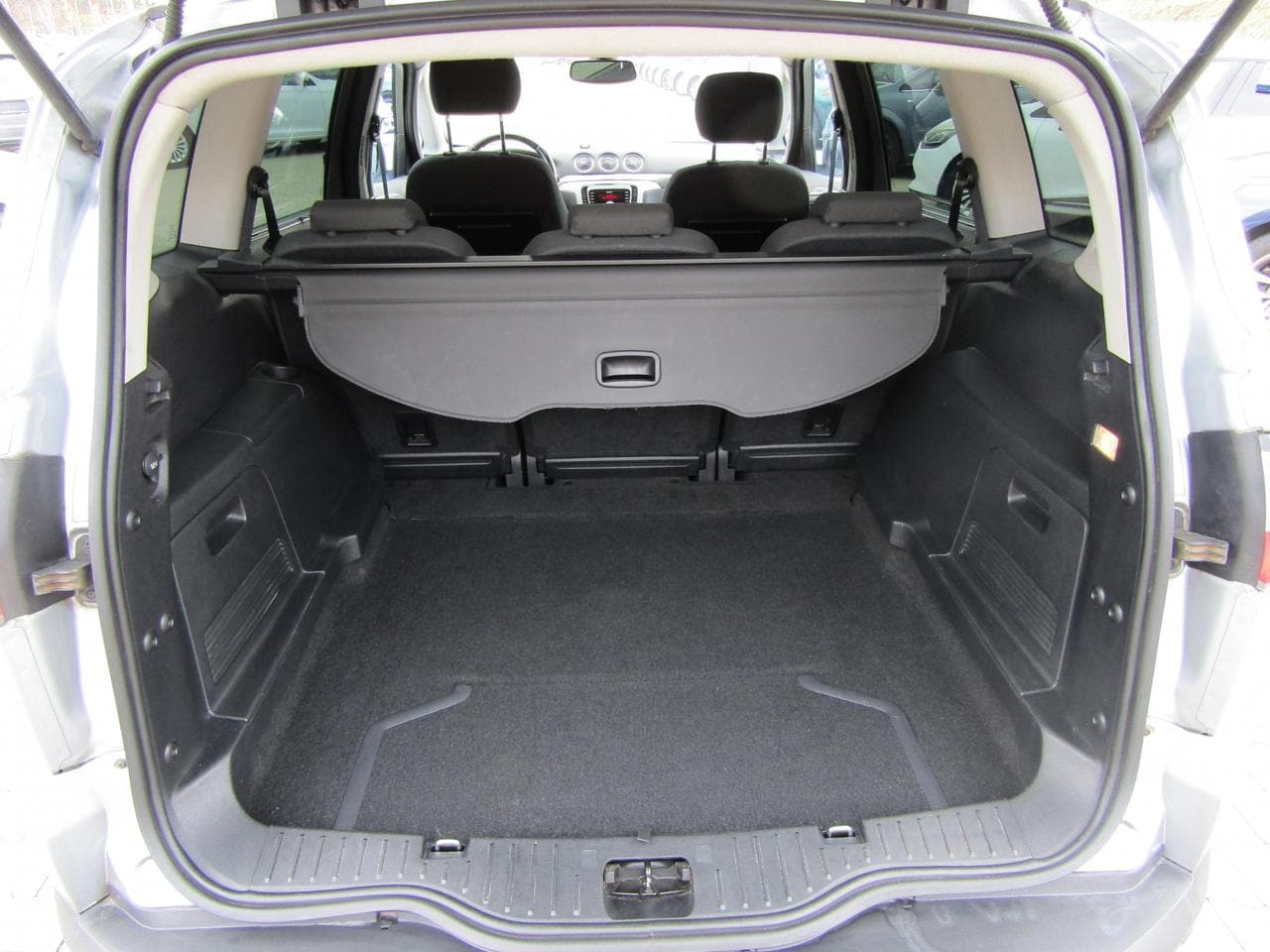 2010 Ford S-Max - 13