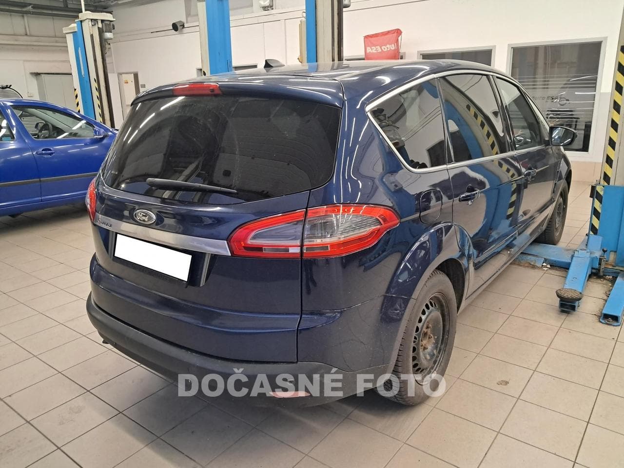 2011 Ford S-MAX - 2