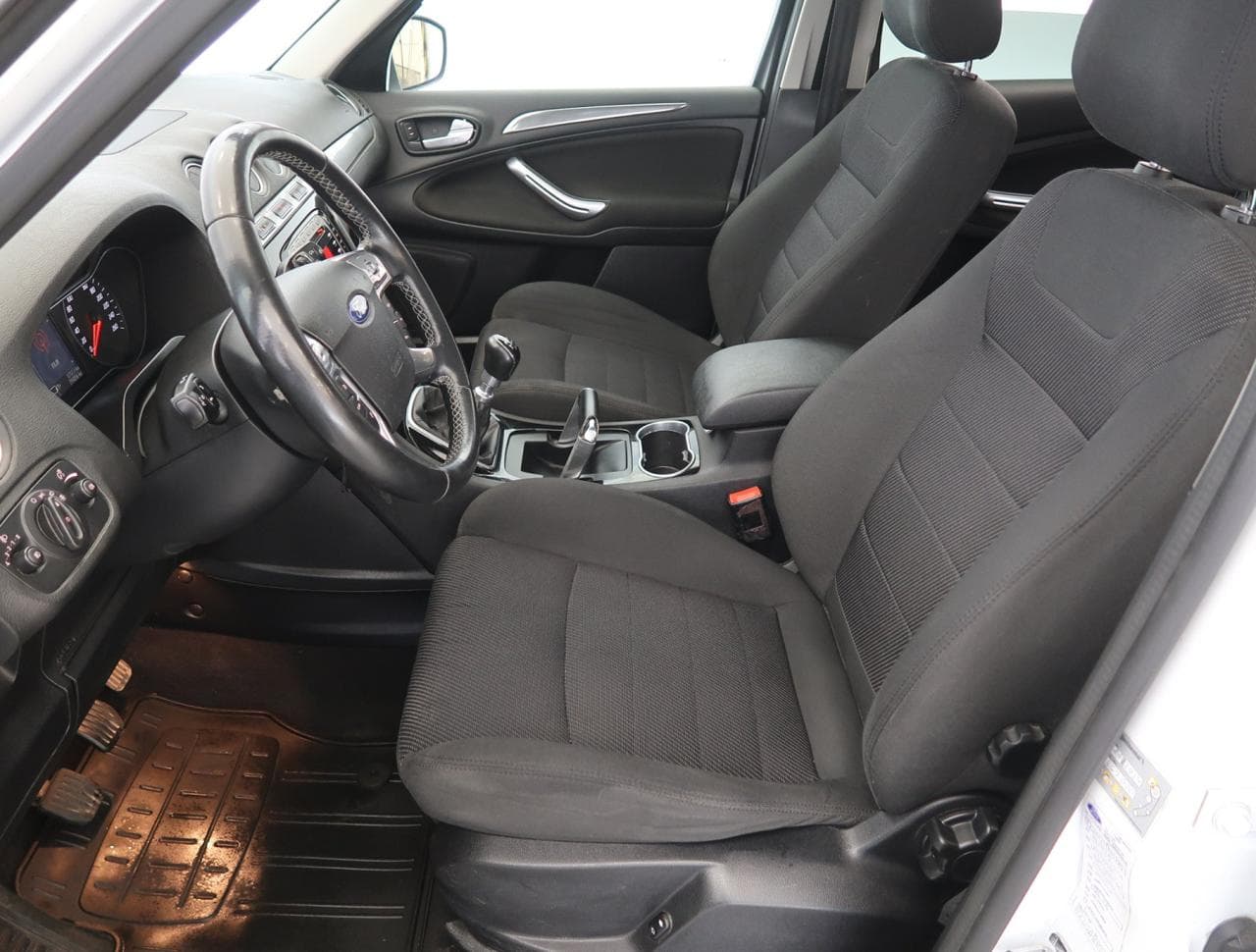 2013 Ford S-MAX - 16