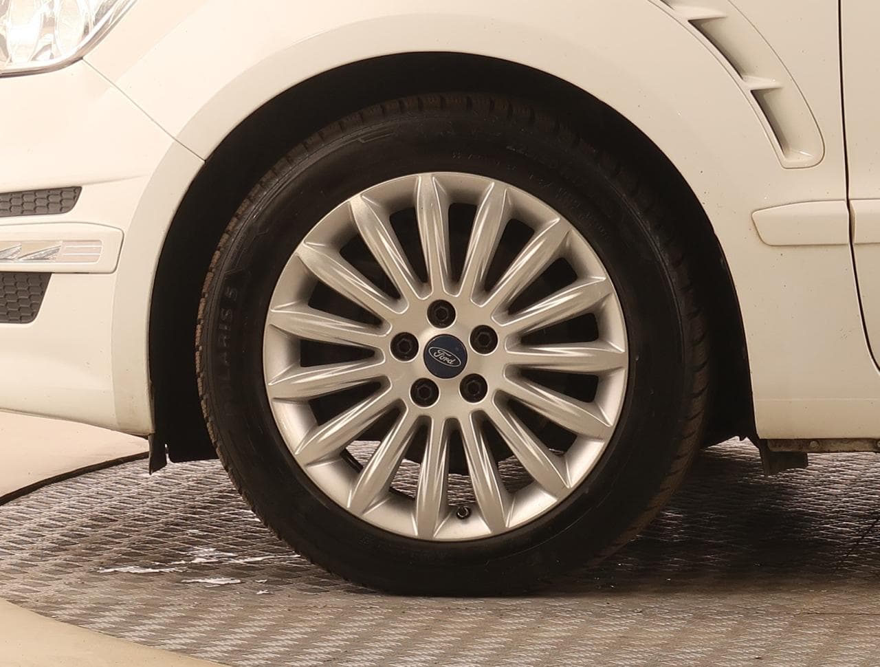 2013 Ford S-MAX - 20