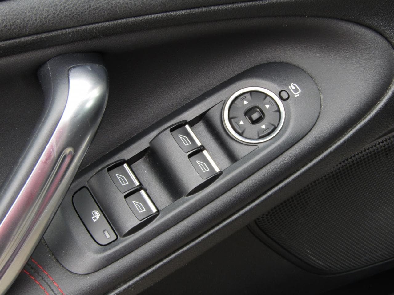 2011 Ford S-MAX - 11