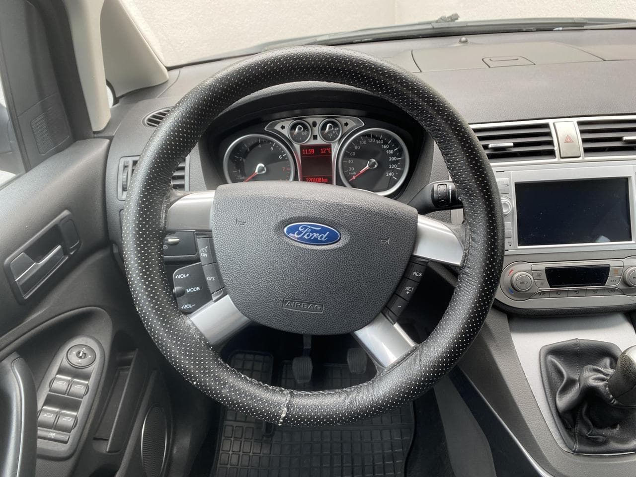 2013 Ford S-MAX - 16