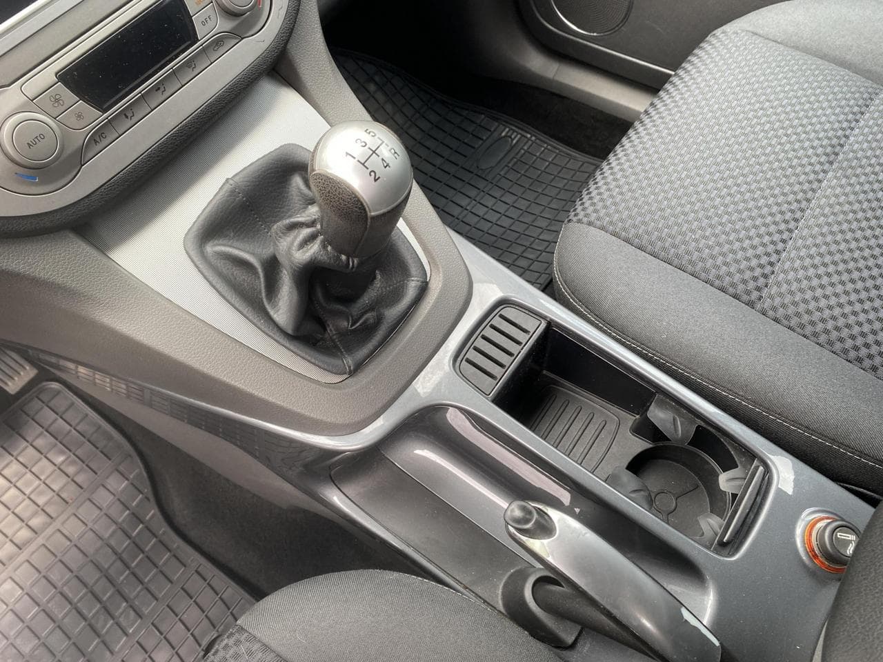 2013 Ford S-MAX - 26