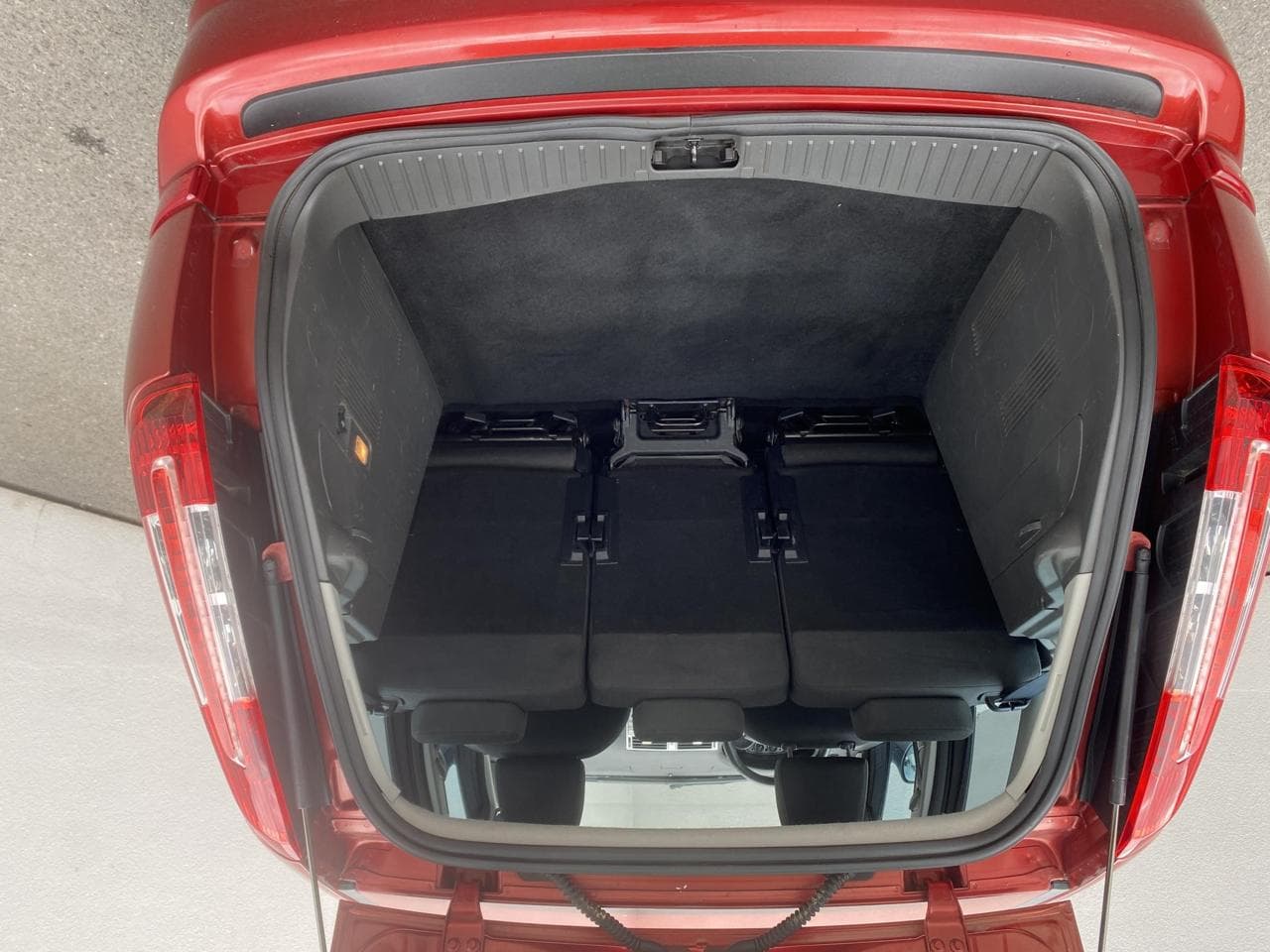 2013 Ford S-MAX - 13