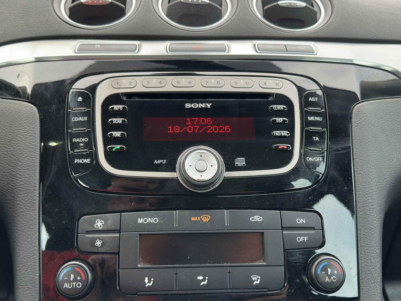 2011 Ford S-MAX - 13