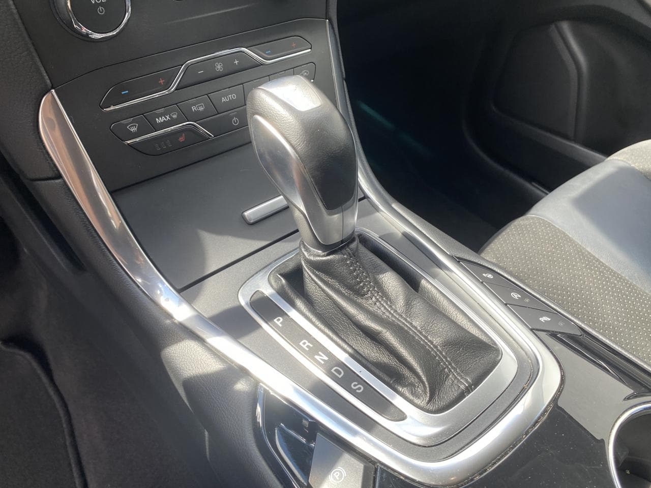 2016 Ford S-MAX - 26
