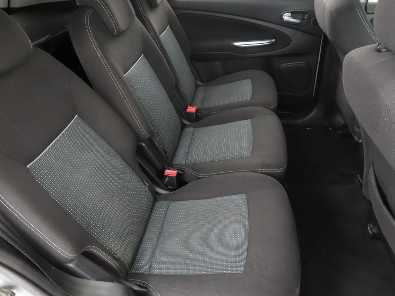 2011 Ford S-MAX - 24