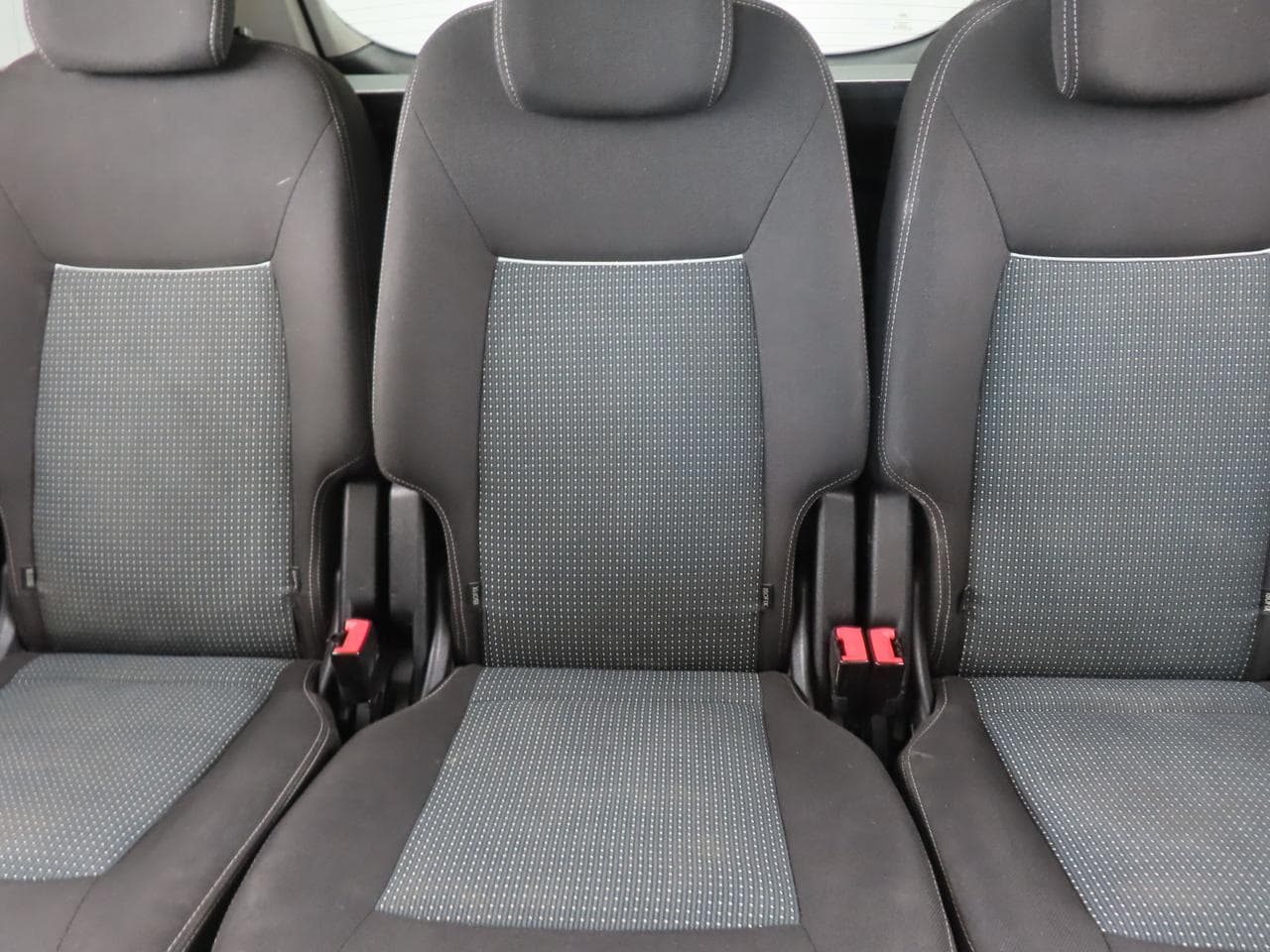 2011 Ford S-MAX - 26