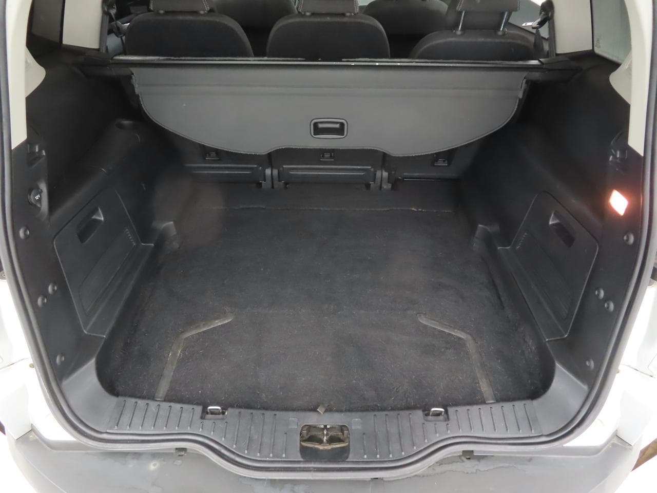 2011 Ford S-MAX - 38
