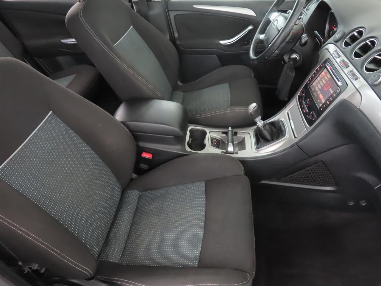 2011 Ford S-MAX - 22