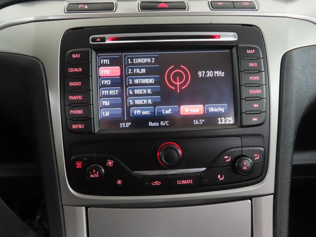 2011 Ford S-MAX - 34