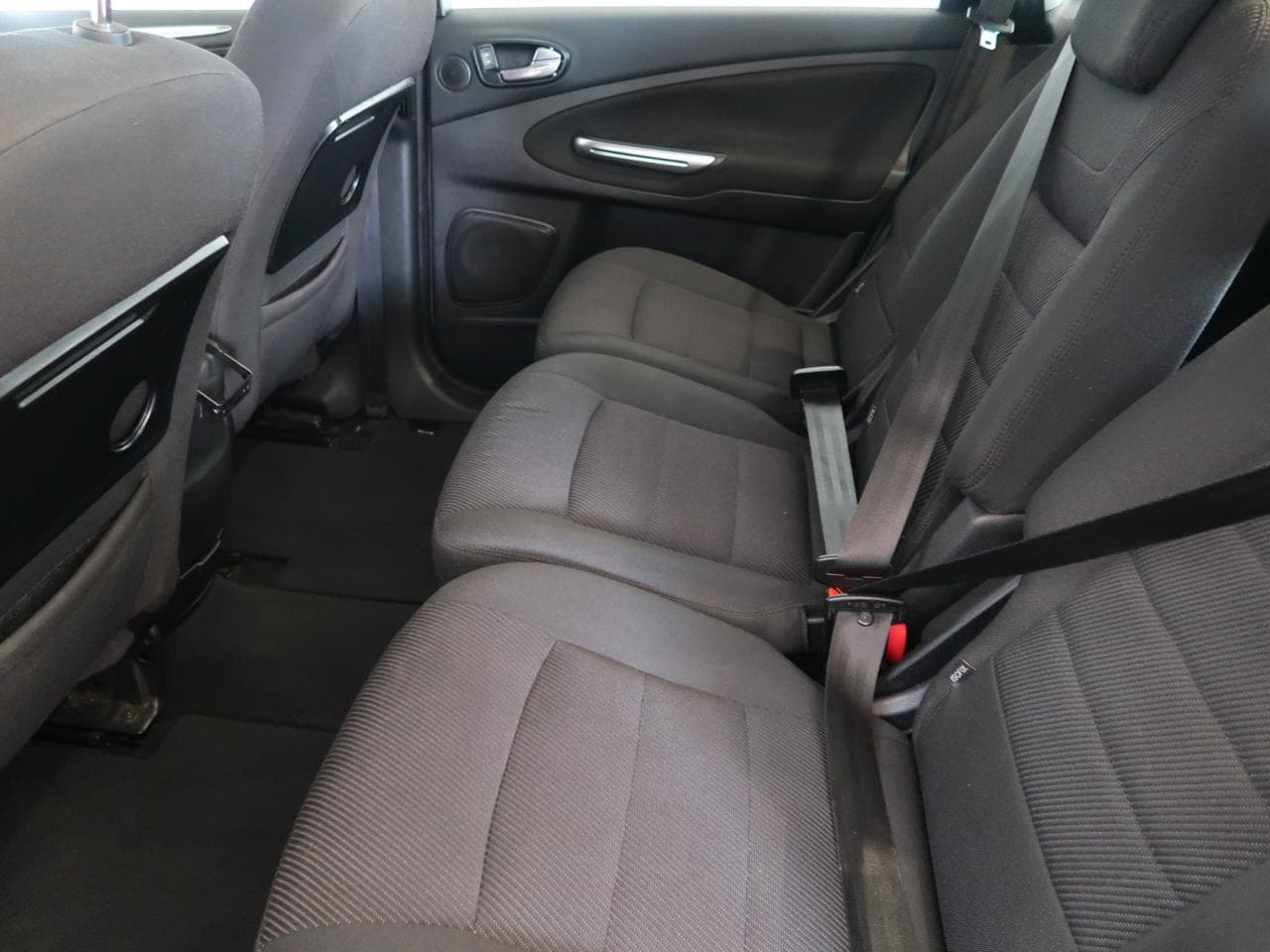 2011 Ford S-MAX - 29