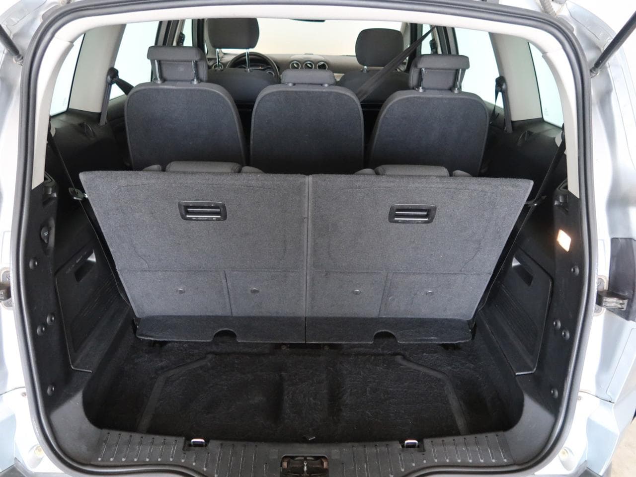 2011 Ford S-MAX - 35